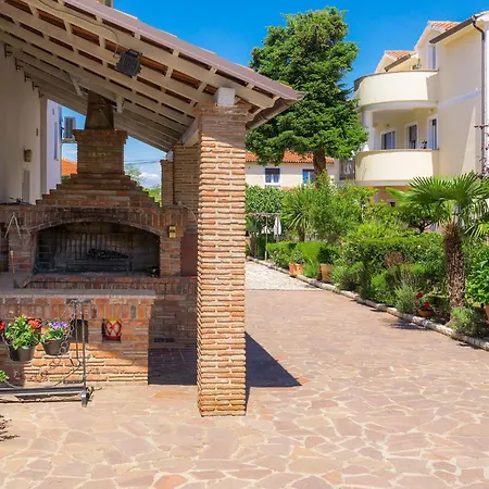 Apartamento Nika-9 By Interhome *