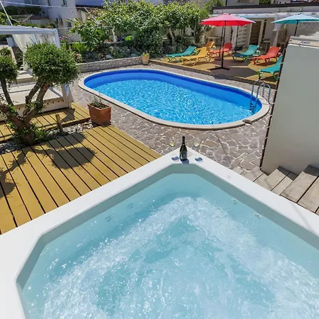 Appartement Nika-9 *